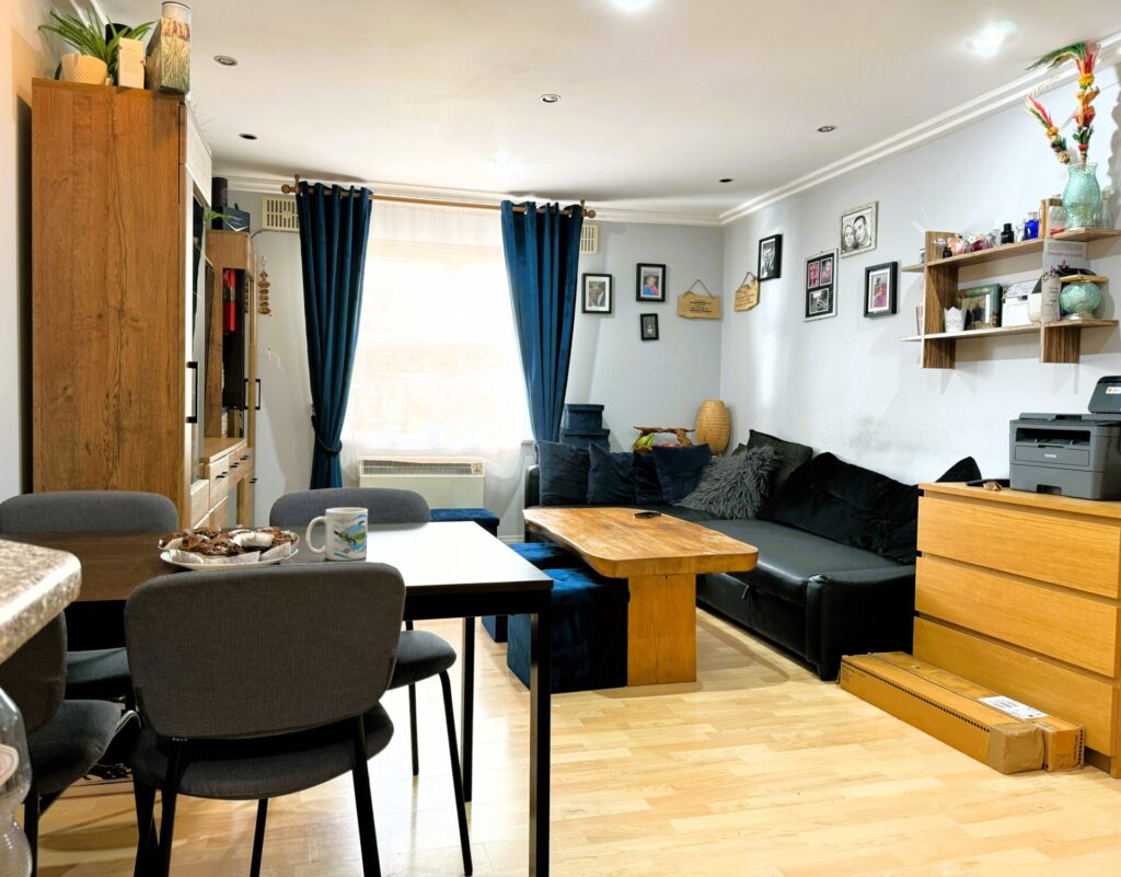 View full details for Two bed Flat, Wilshaw Close, Hendon - London - Greater London - NW4